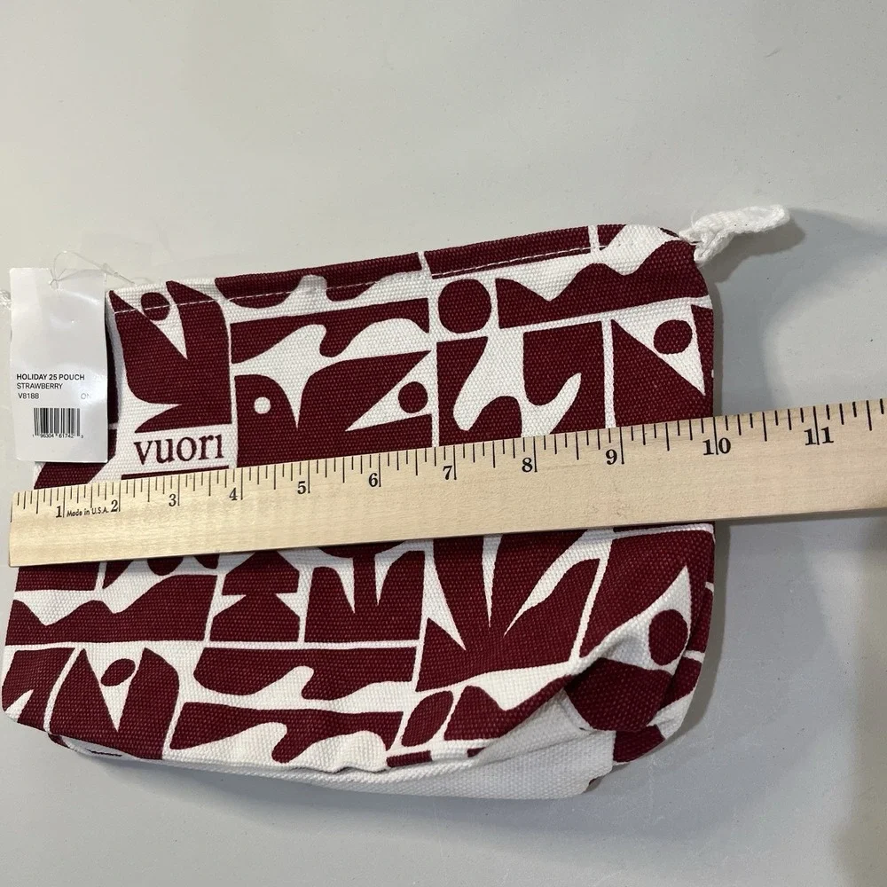Vuori Limited Edition Holiday Pouch Strawberry Red & White Make Up Bag Zip NEW‎